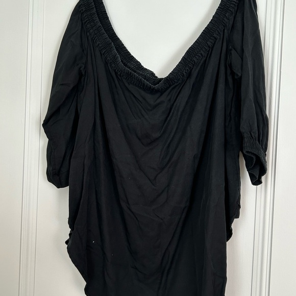 Black Off the Shoulder Blouse - Picture 4 of 4